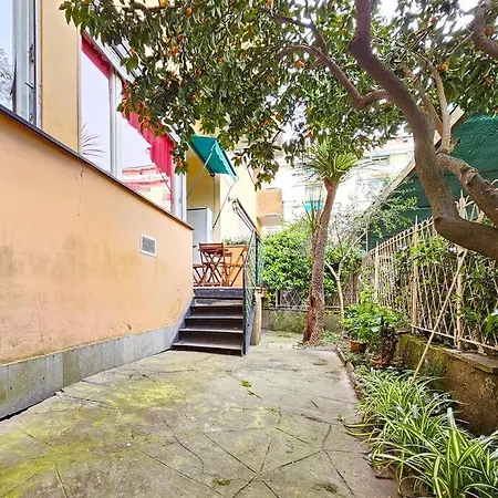 Cozy With Free Parking And Garden Space Apartment