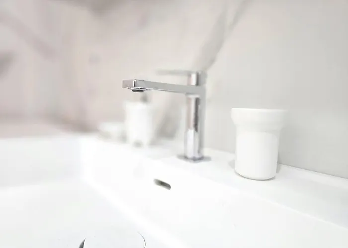 Apartamento Cozy With Free Parking And Garden Space *