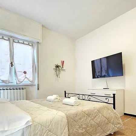 Cozy With Free Parking And Garden Space