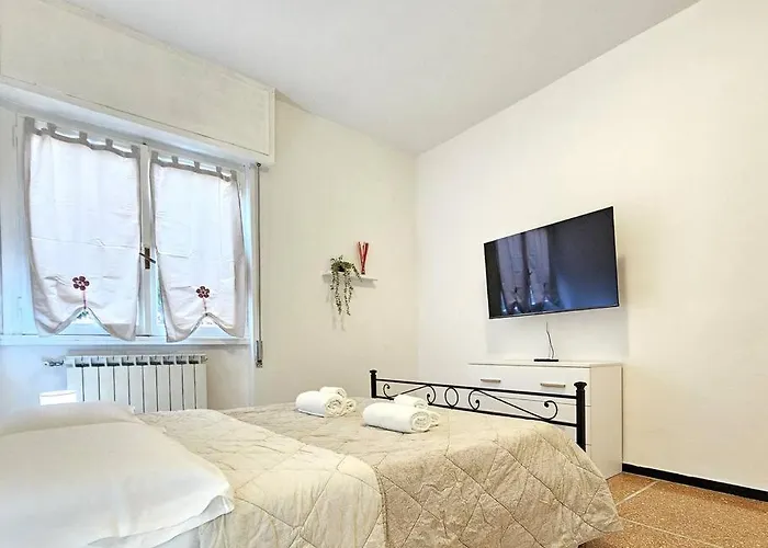 Cozy With Free Parking And Garden Space